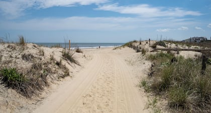 SWEET 3 BR, DOG-FRIENDLY COTTAGE IN OCEAN BLOCK DEWEY - 24 West St.