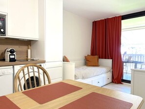 Room - Apartment with AC, sea view - 4 guests (Le Lavandou)