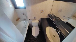A bathroom with a toilet, bidet, and sink with a mirror. - Bright studio for 2 in Val d'Isère (Val-d'Isère)