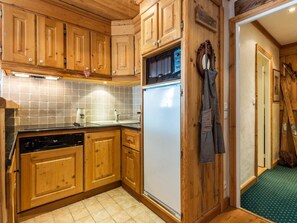 Private kitchen - Bright apartment, mountain view - 6 guests (Val-d'Isère)