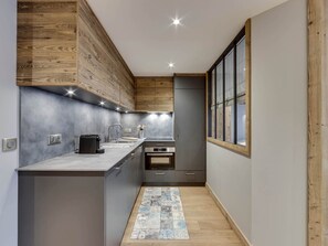 Kühlschrank, Mikrowelle, Geschirrspüler
