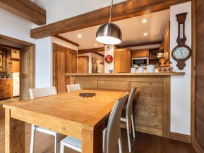 Dining - Quiet apartment, 4 guests in central Val-d'Isère (Val-d'Isère)