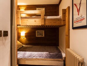 Free WiFi, bed sheets - Quiet apartment, 4 guests in central Val-d'Isère (Val-d'Isère)