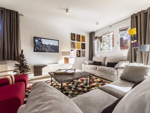 TV - Chalet for 8 guests, close to centre - Val-d'Isère (Val-d'Isère)