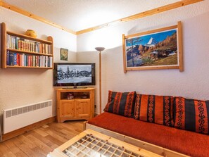 TV - Ski-in/ski-out apartment, parking - 4-6 guests (Val-d'Isère)