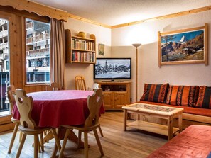 TV - Ski-in/ski-out apartment, parking - 4-6 guests (Val-d'Isère)