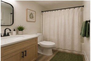 Bathroom - The Arlisse Hotel (Toronto)