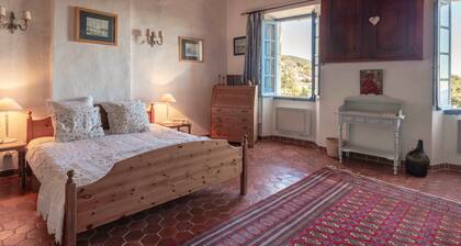 La Galinette - chambre double dans la tradition provençale avec vue sur mer