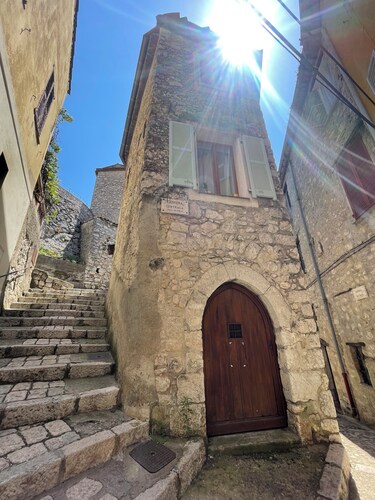 Charming house in the heart of the medieval village of Peillon - between Nice and Monaco.