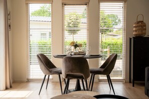 Dining - Modern Veluwe Chalet with Communal Pool - Cozy Park Restaurant (Voorthuizen)