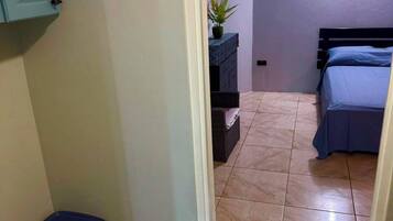Standard-Apartment | Zimmersafe, Bügeleisen/Bügelbrett, kostenloses WLAN