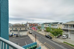 A residential street with houses, a clear sky, and a visible water tower. - 2 Block to Beach & Boardwalk! Wildwood Studio (Wildwood)