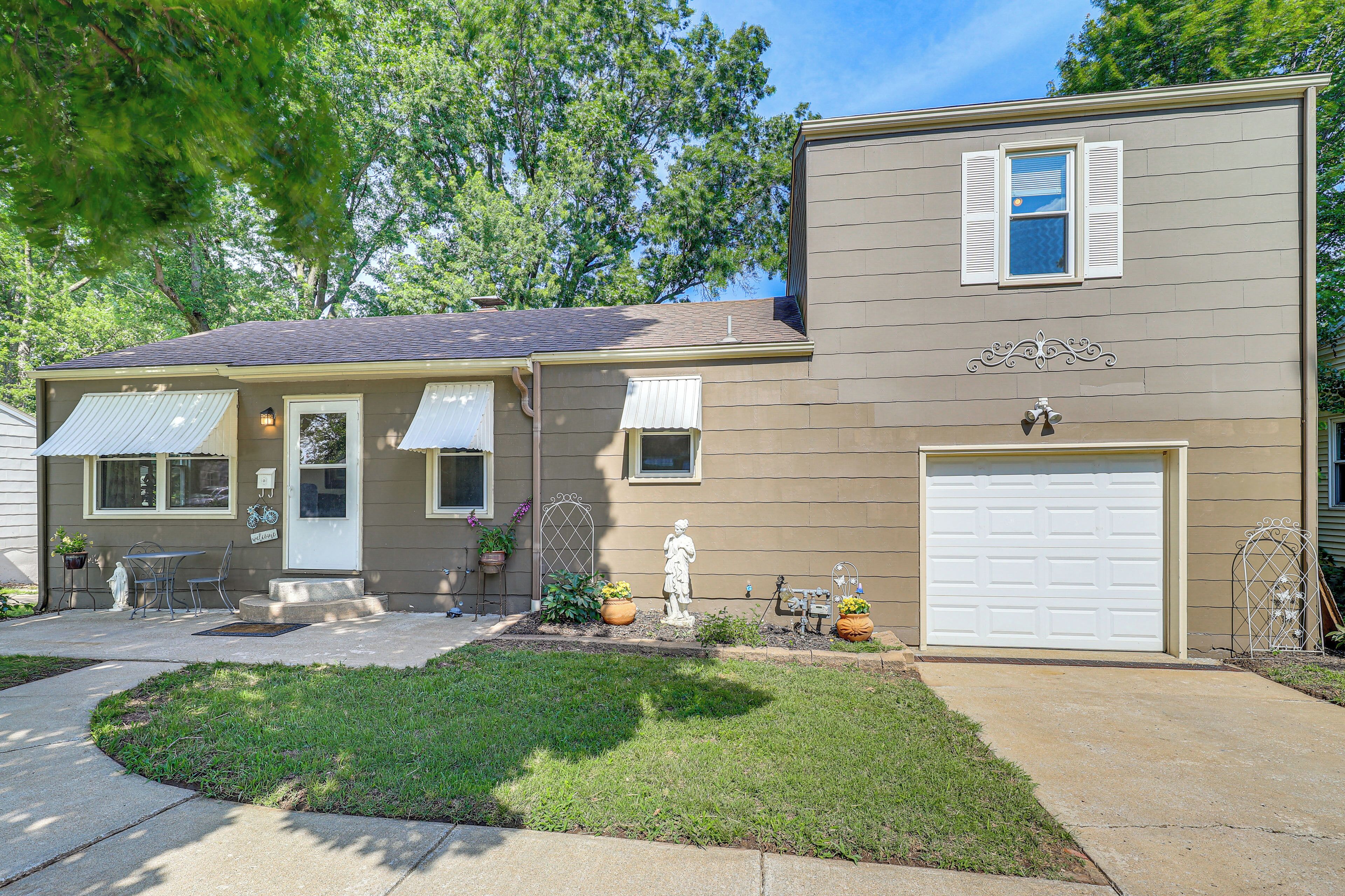 House (3 Bedrooms) | Front of property