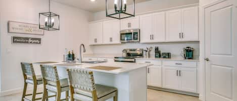 House (4 Bedrooms) | Interior