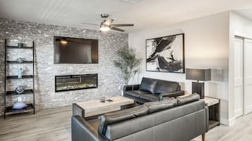 Apartment (2 Bedrooms) | Front of property