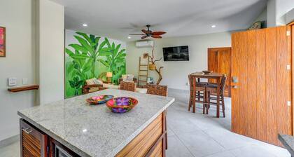 Walk to Beach & Dining! Chic San Pancho Casita