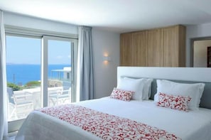 Tabla de planchar con plancha, wifi, ropa de cama