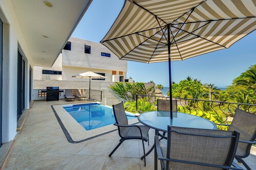 Infinity Pool & Concierge: Private San Pancho Home