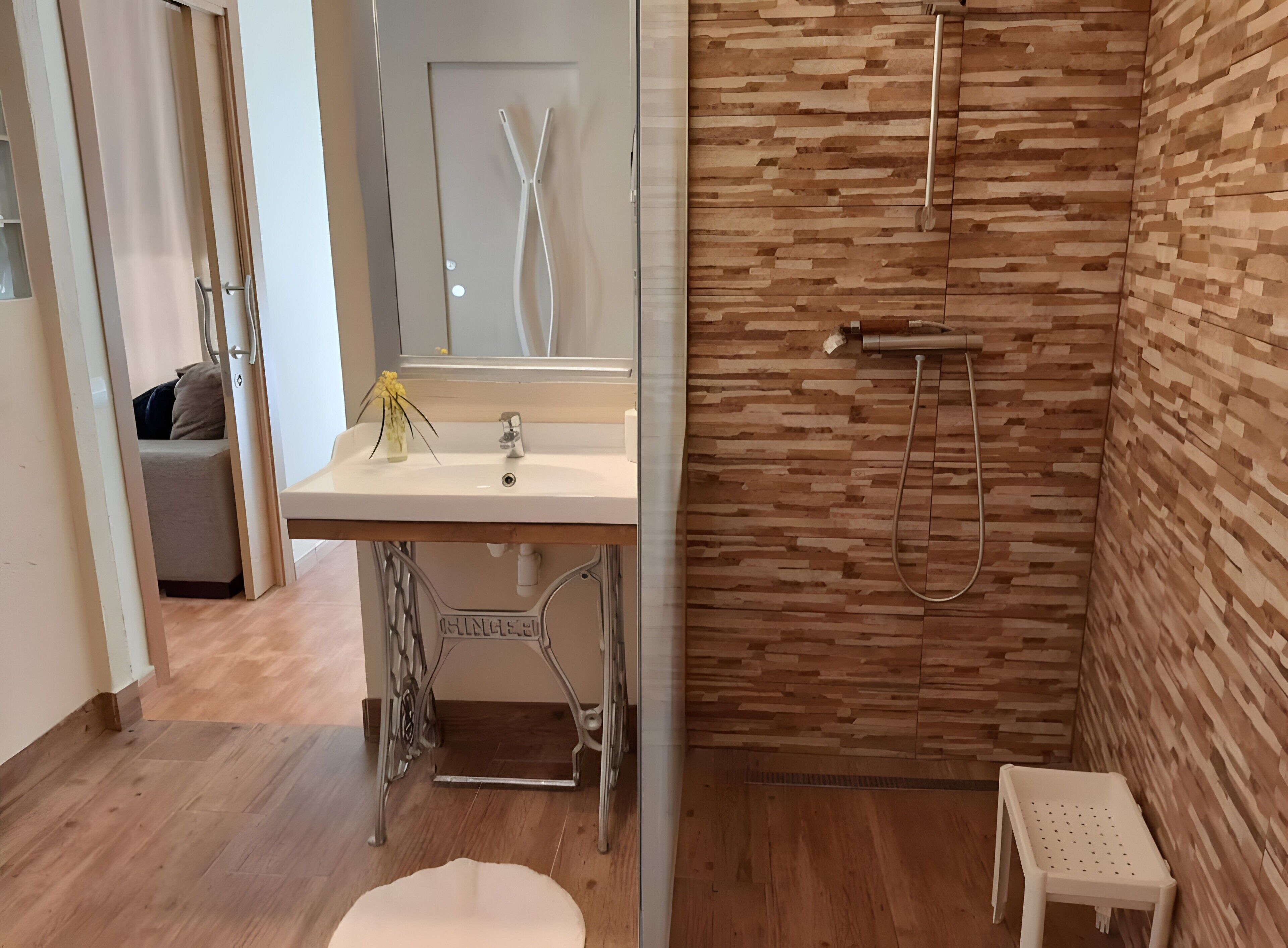 Een douche, een haardroger, handdoeken