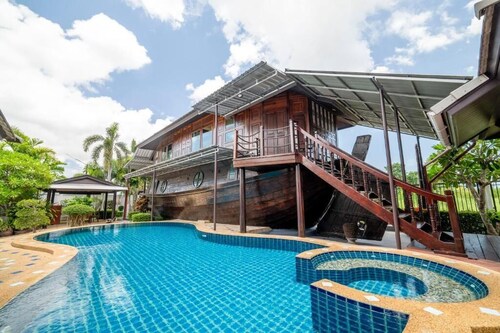 Villa Nautica Pattaya - 4BR Pool Villa With Private Boathouse