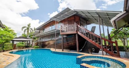 Villa Nautica Pattaya - 4BR Pool Villa With Private Boathouse