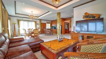 Villa, 4 Bedrooms | Living room