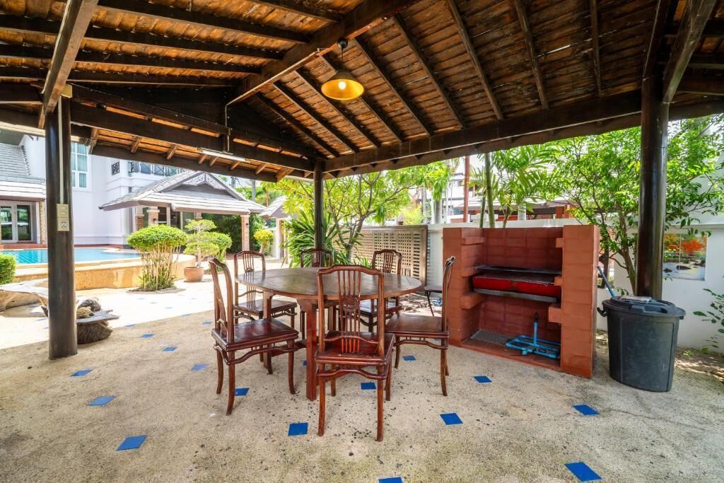 Villa, 4 Bedrooms | Outdoor dining