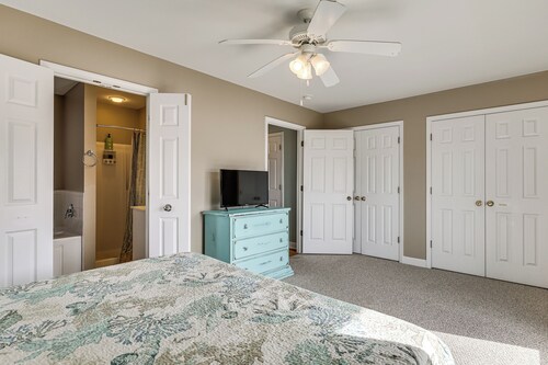 Walk to Ocean! Pet-friendly Haven in Kure Beach