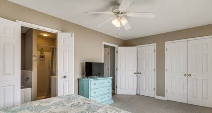 Walk to Ocean! Pet-friendly Haven in Kure Beach