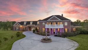 House | 5 bedrooms - Private Mansion Retreat Basketball Court and More (Dickinson)