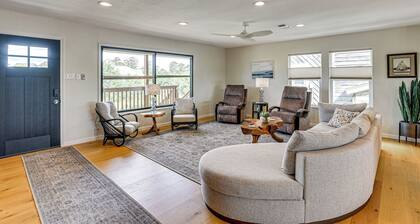 Elegant Waterfront Retreat w/ Dock in Dickinson