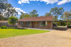 Exterior - Parkside Haven 3BR Home with Spacious Yards/Park in Bethania (Bethania)