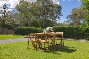 Outdoor dining - Parkside Haven 3BR Home with Spacious Yards/Park in Bethania (Bethania)