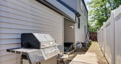 Work & Play in Baldwin! Cozy Apartment w/ Grill