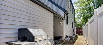 Work & Play in Baldwin! Cozy Apartment w/ Grill