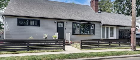 Apartment (2 Bedrooms) | Front of property
