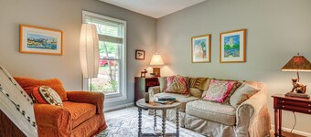 1 Mi to Science Center & Park! Pet-friendly Haven