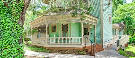 House (6 Bedrooms) | Front of property