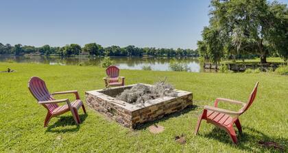 Rural Lakefront Home - 17 Mi to Dtwn Livingston