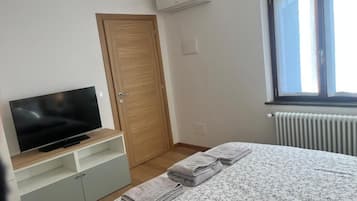 Standard Double or Twin Room, Private Bathroom, Courtyard View | Free WiFi, individually decorated, individually furnished, bed sheets
