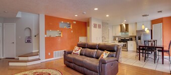 Extended Stay w/ Hot Tub! 5 Mi to Old Town ABQ
