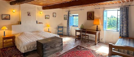 1 habitación, wifi y ropa de cama