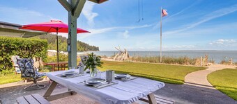 Beachfront Oasis! Luxe Lummi Island Retreat