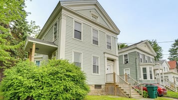 House (3 Bedrooms) | Front of property