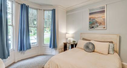 Walk to Lake Ontario, Shops & Eats! Charming Home