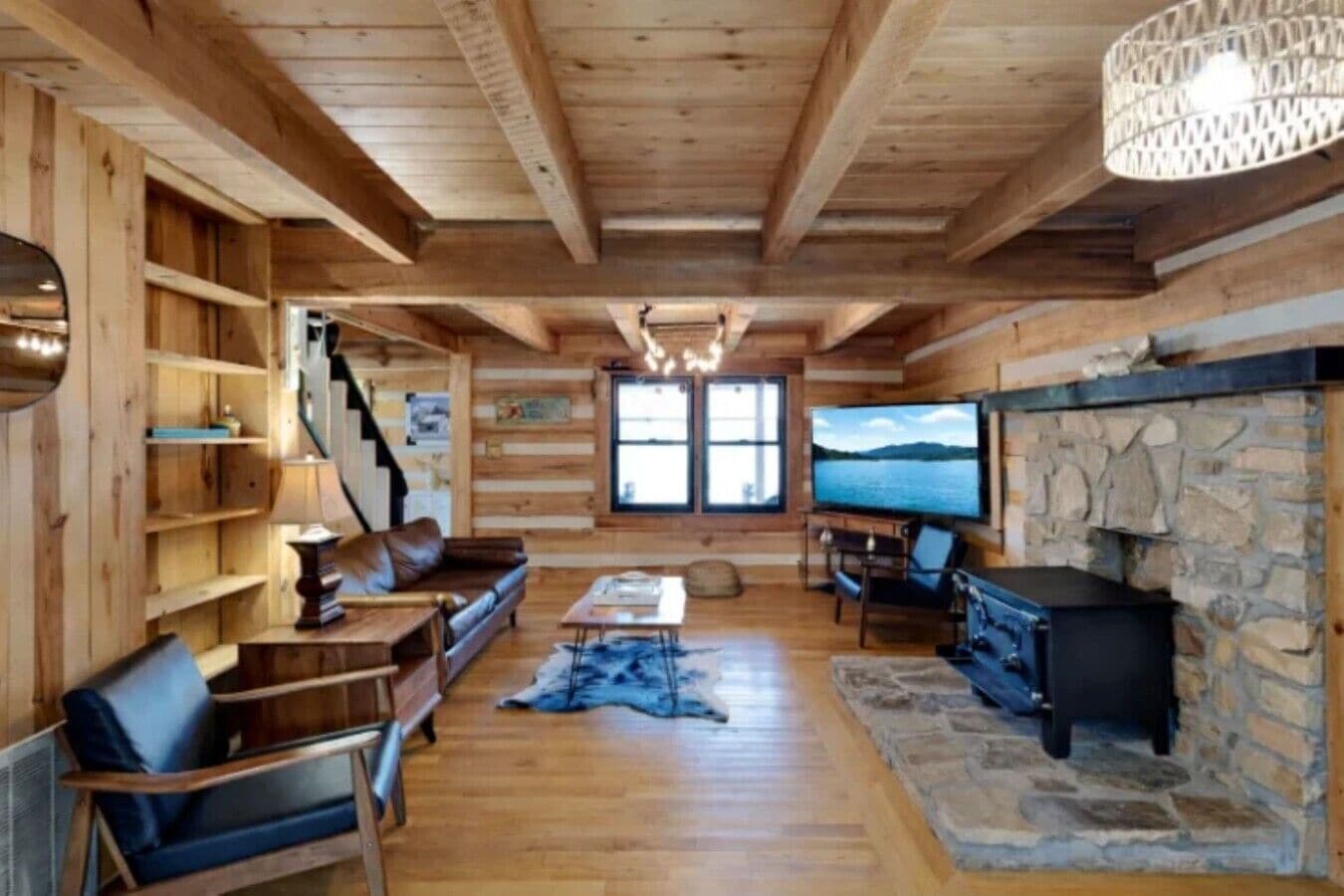 TV, fireplace