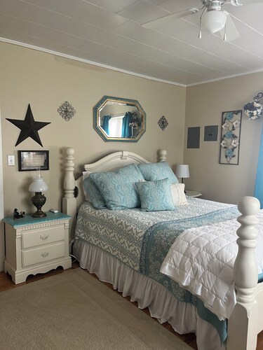 Home Away From Home ~ Plymouth Cottage
Washington County