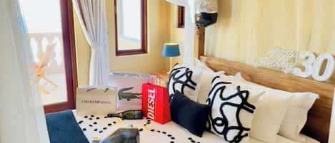 4 habitaciones, tabla de planchar con plancha, wifi y ropa de cama