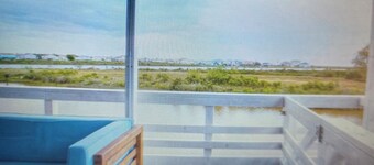 2 -3 bedroom Boat House with Boat Slips, Open Water Access, Smarboard Sliding