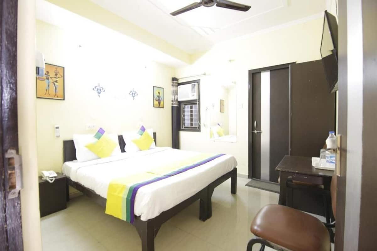 Classic Room | Desk, free WiFi